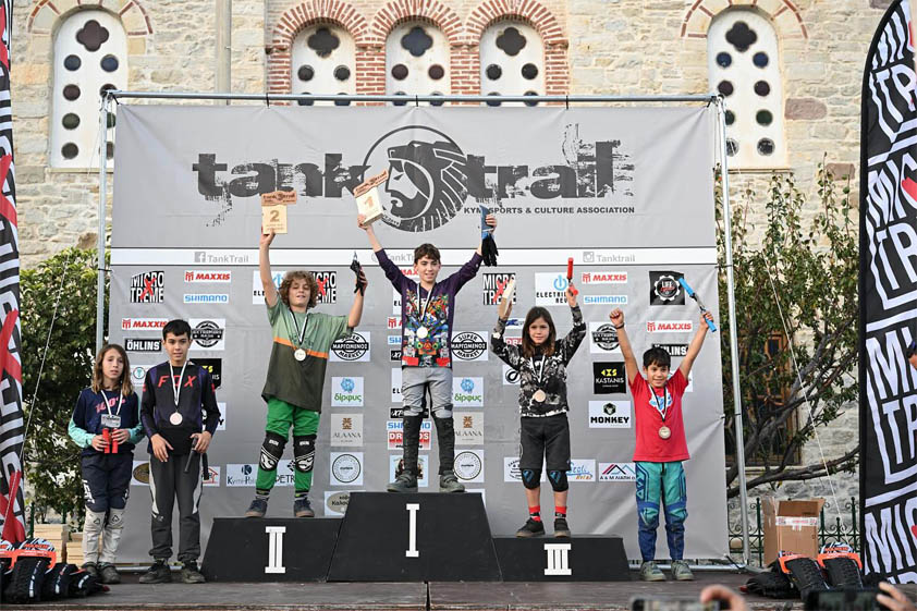 tank trail kymi downhill race 2023 podium super mini junior
