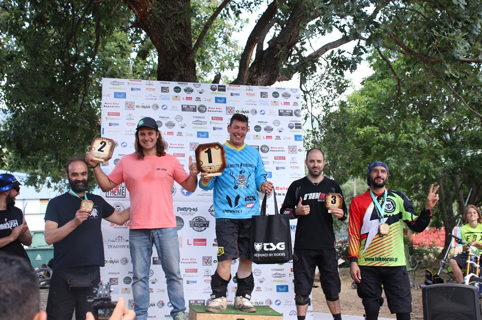 iron village dh race 2019 veteran podium