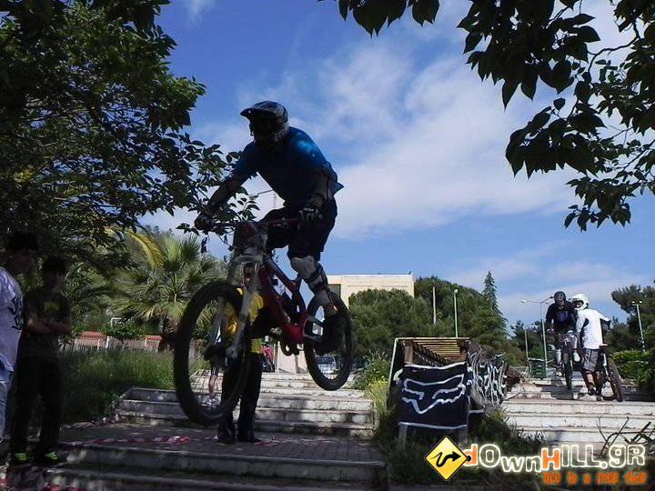 aigio_down_2_the_port_2011_029