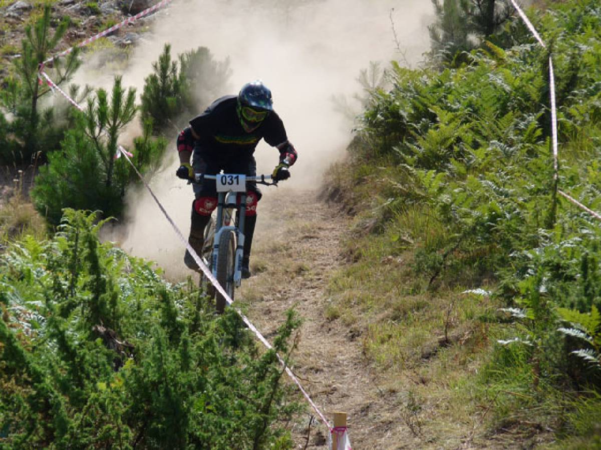 seli_2011_dh_race_01